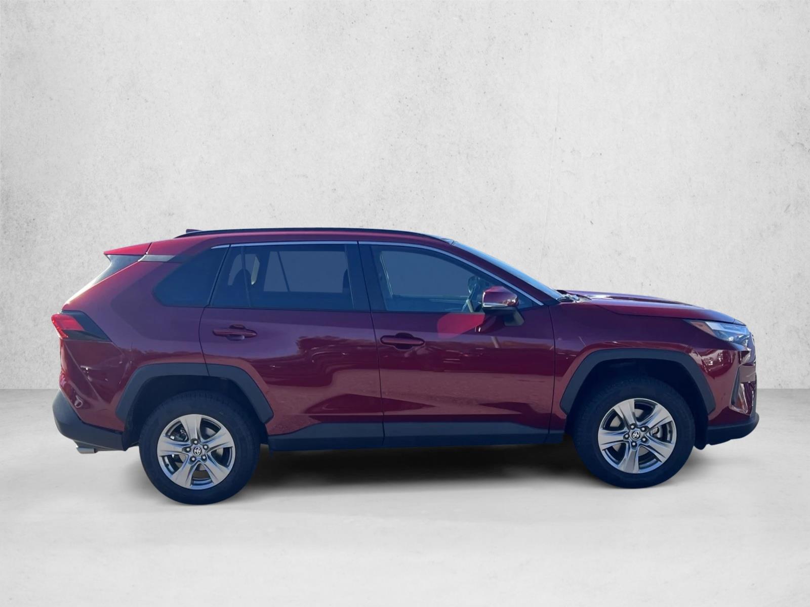 2023 Toyota RAV4 XLE photo 4