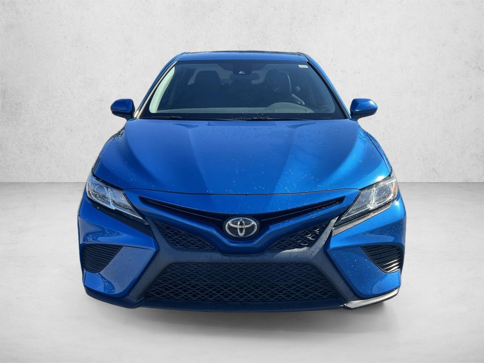 2020 Toyota Camry SE photo 2