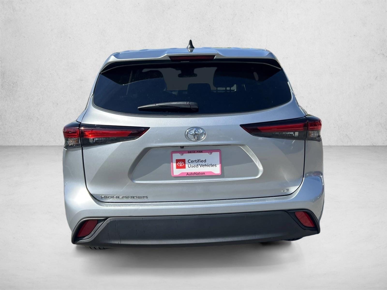 2025 Toyota Highlander LE - Photo 6