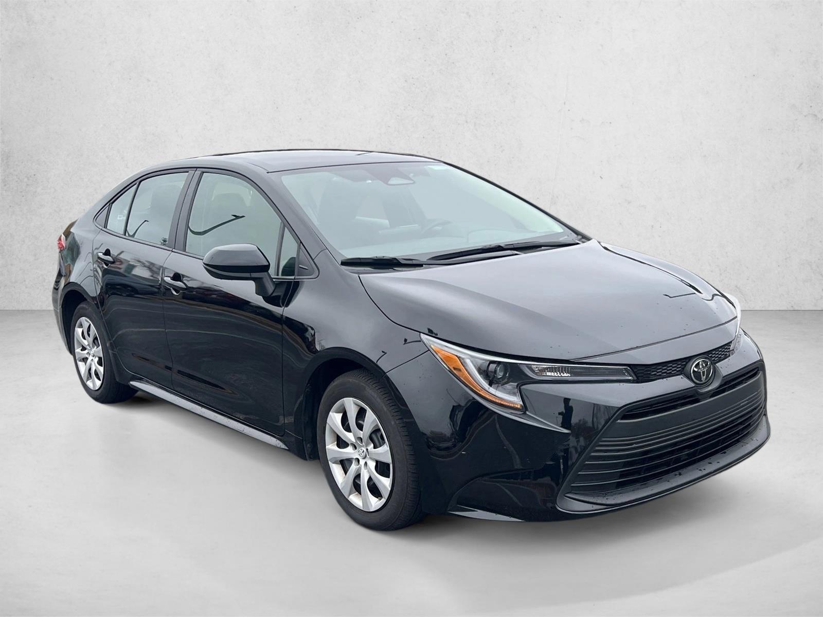 2025 Toyota Corolla LE photo 3