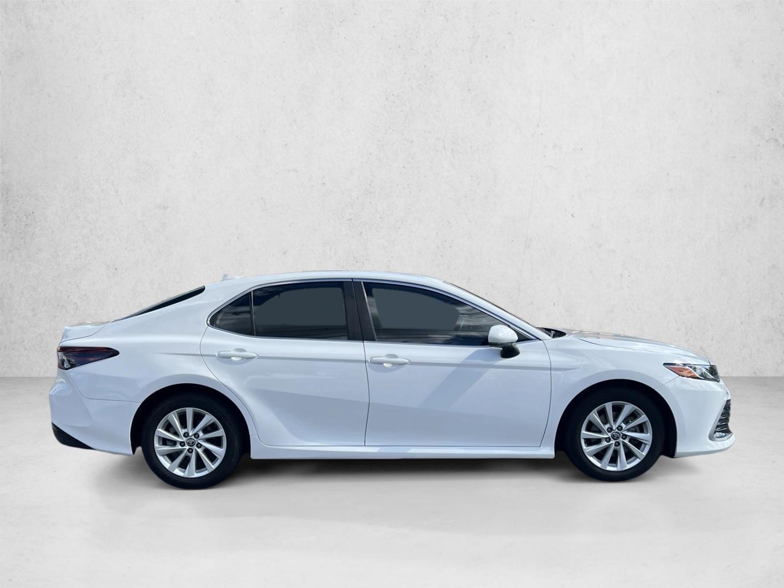 2022 Toyota Camry LE photo 4