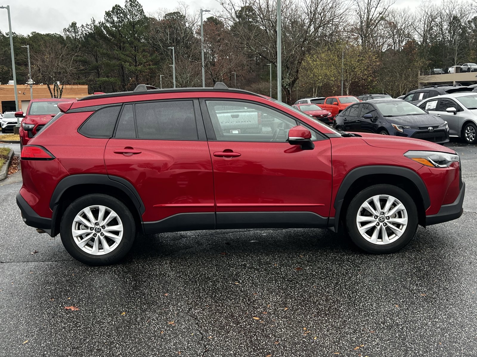 2022 Toyota Corolla Cross LE photo 3