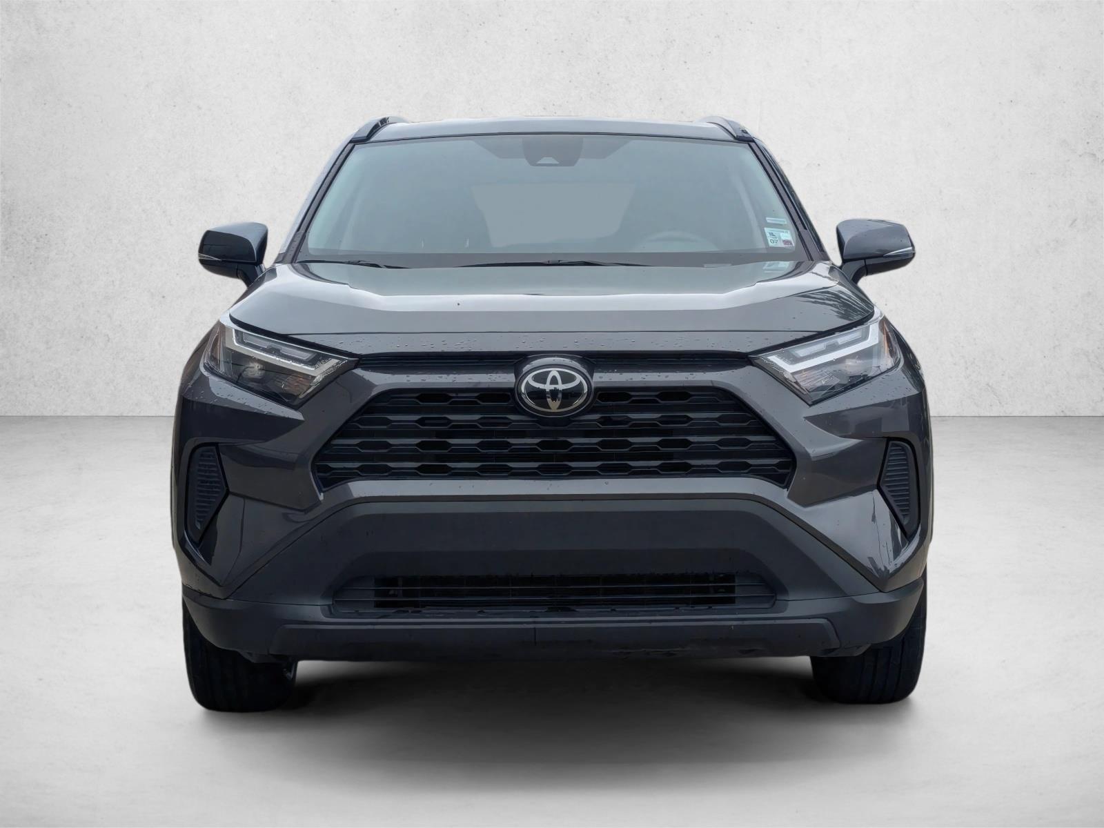 2024 Toyota RAV4 XLE photo 2