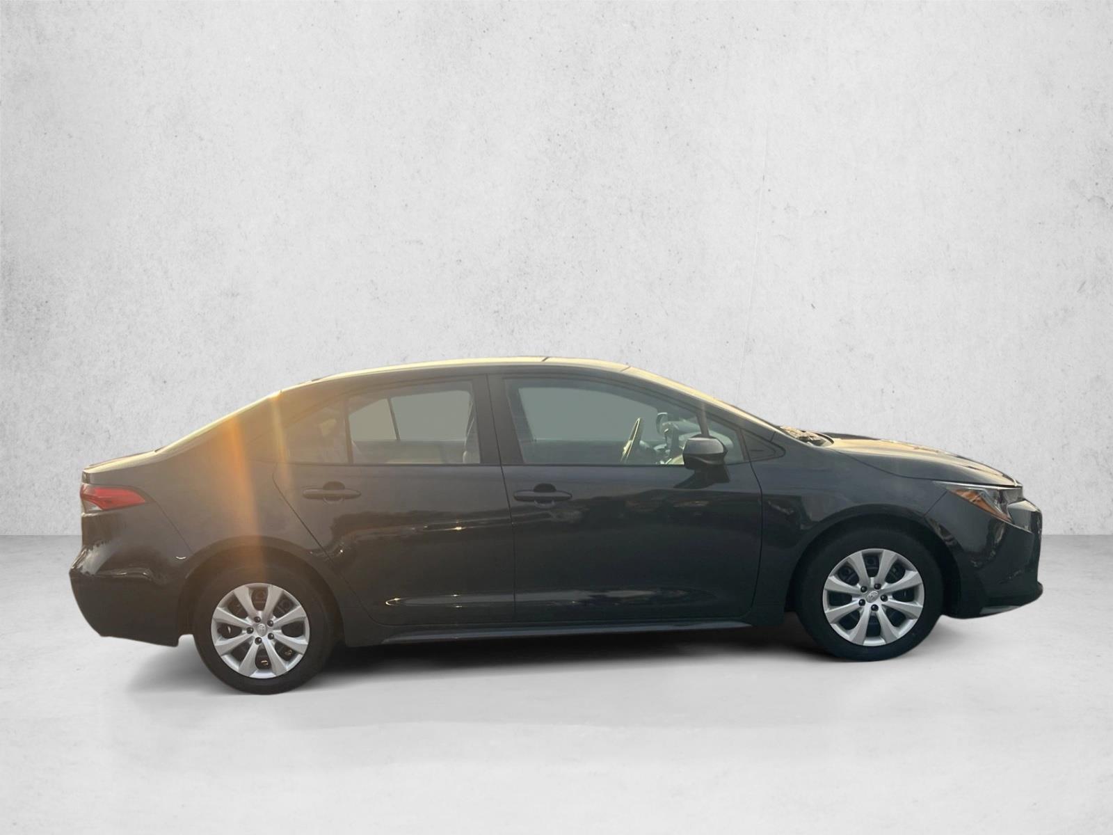 2025 Toyota Corolla LE photo 4