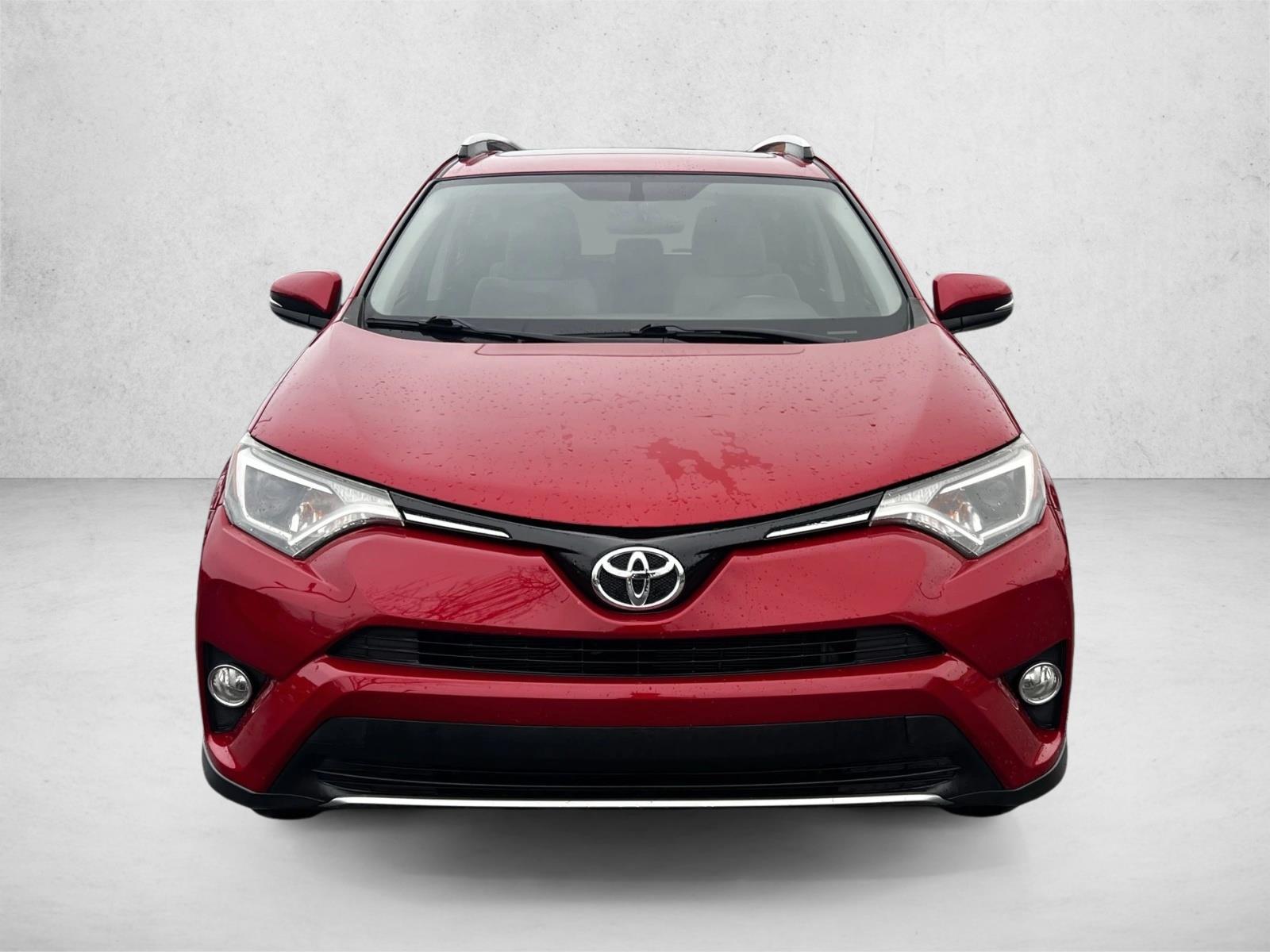 2016 Toyota RAV4 XLE photo 2