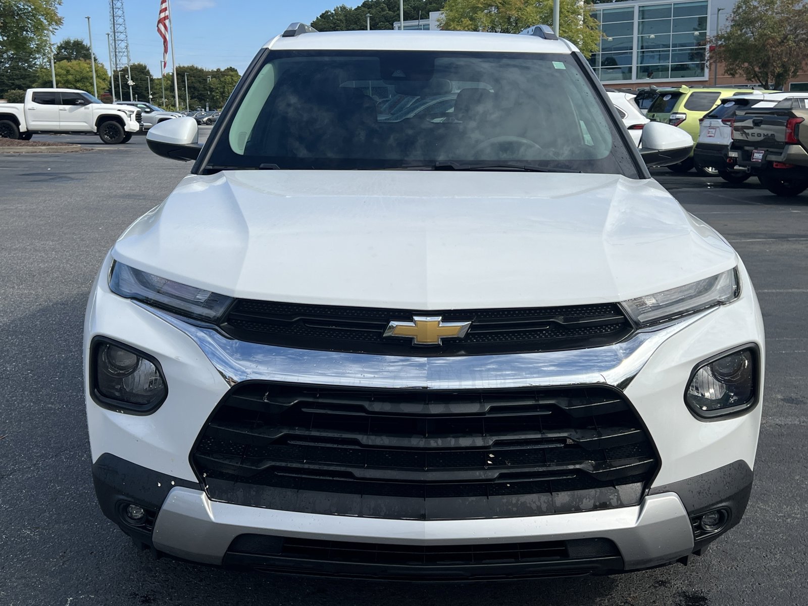 2023 Chevrolet Trailblazer LT photo 2
