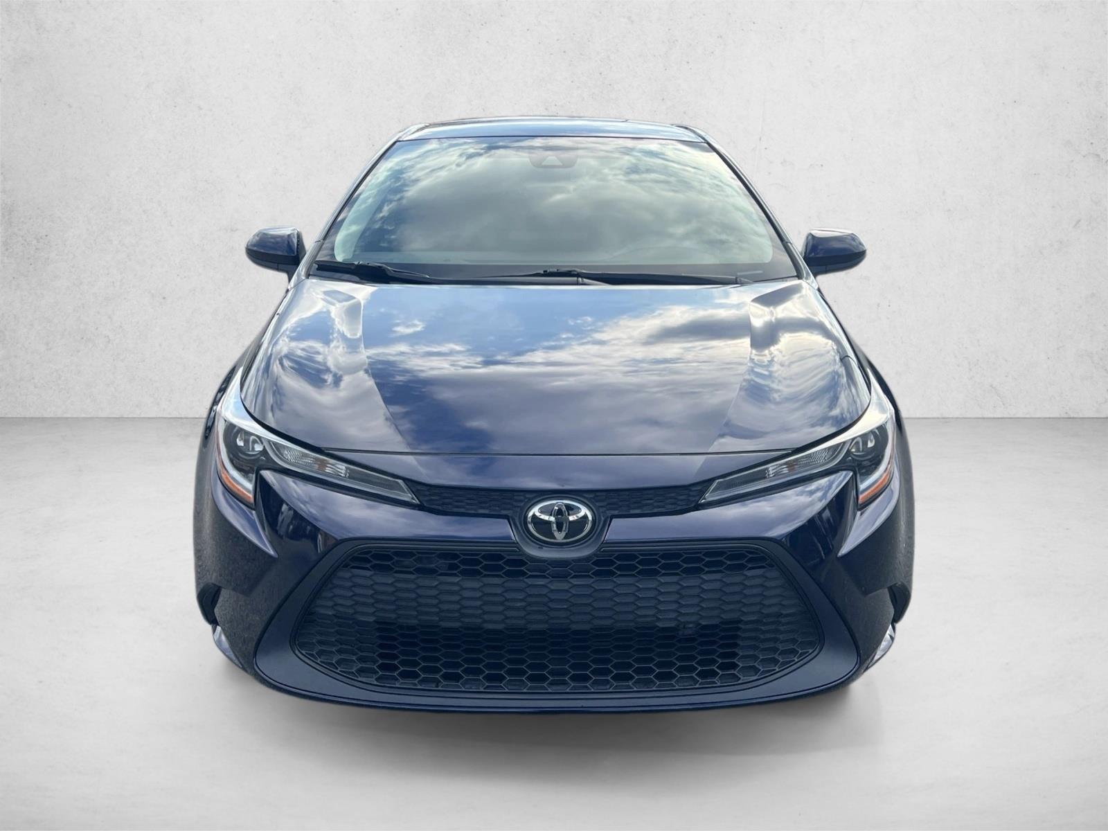 2022 Toyota Corolla LE photo 2