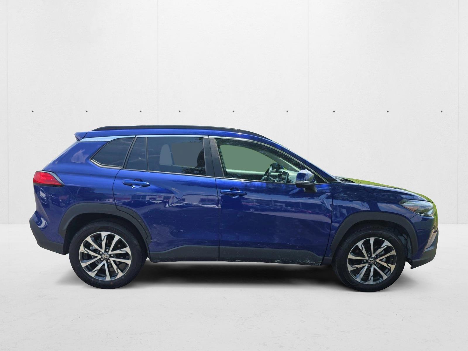 2024 Toyota Corolla Cross XLE photo 4