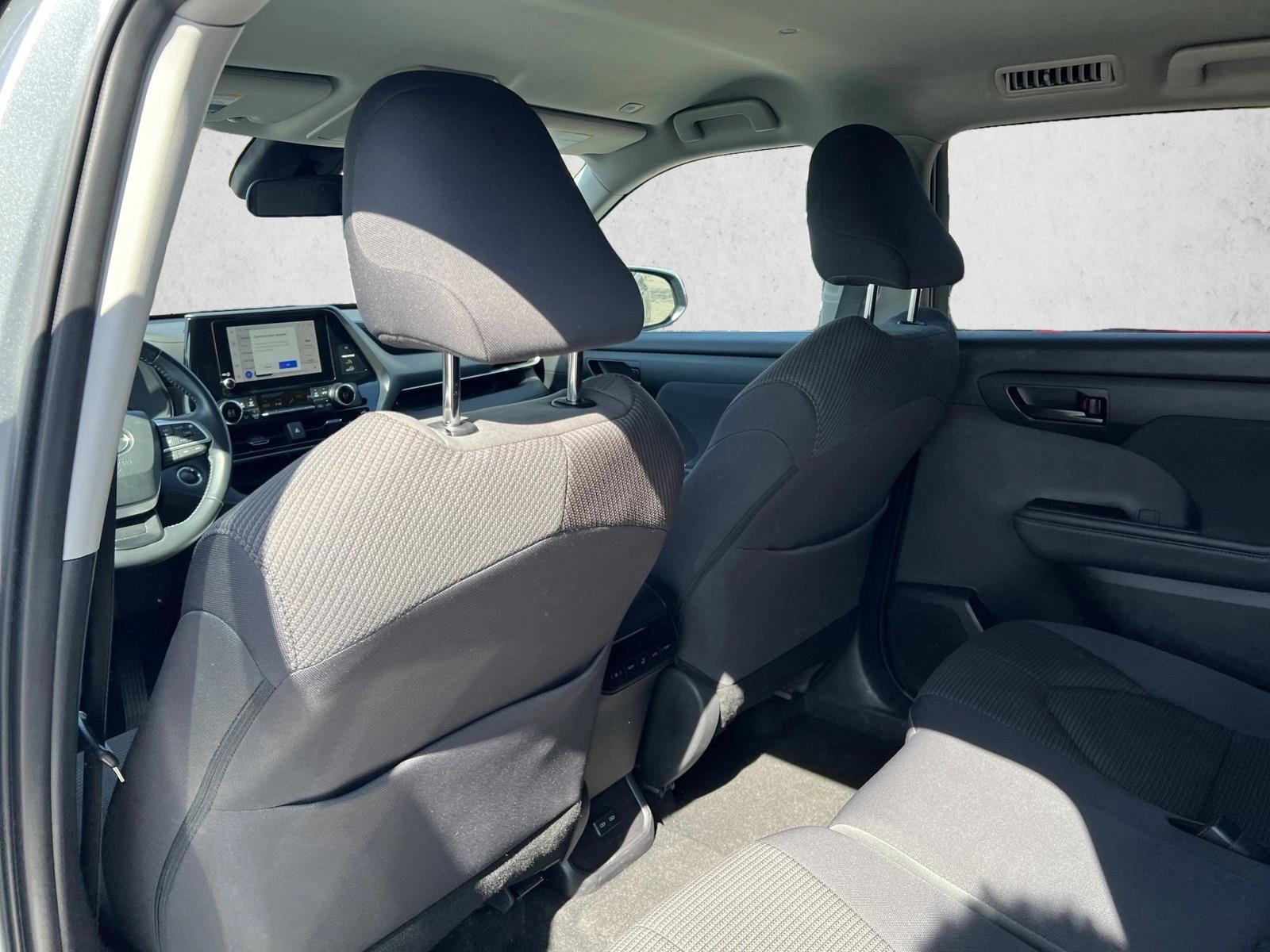 2025 Toyota Highlander LE - Photo 17