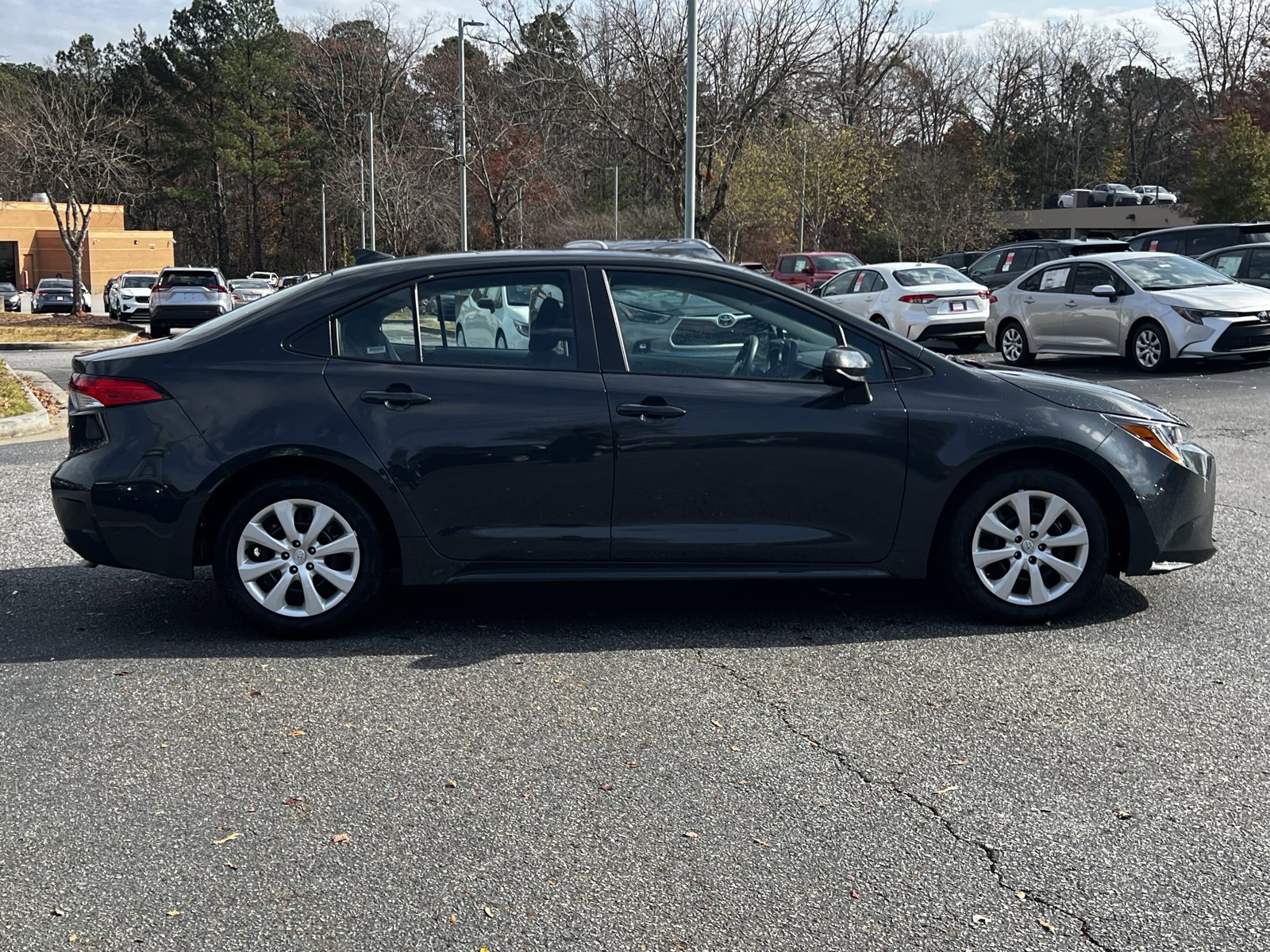 2025 Toyota Corolla LE photo 4