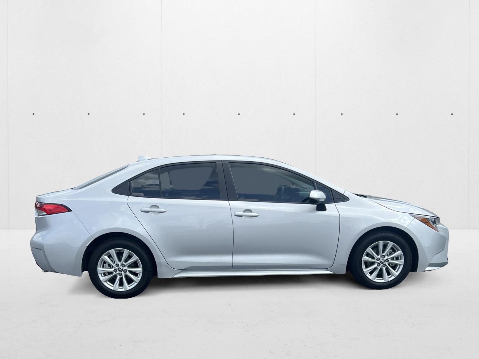2024 Toyota Corolla LE photo 4