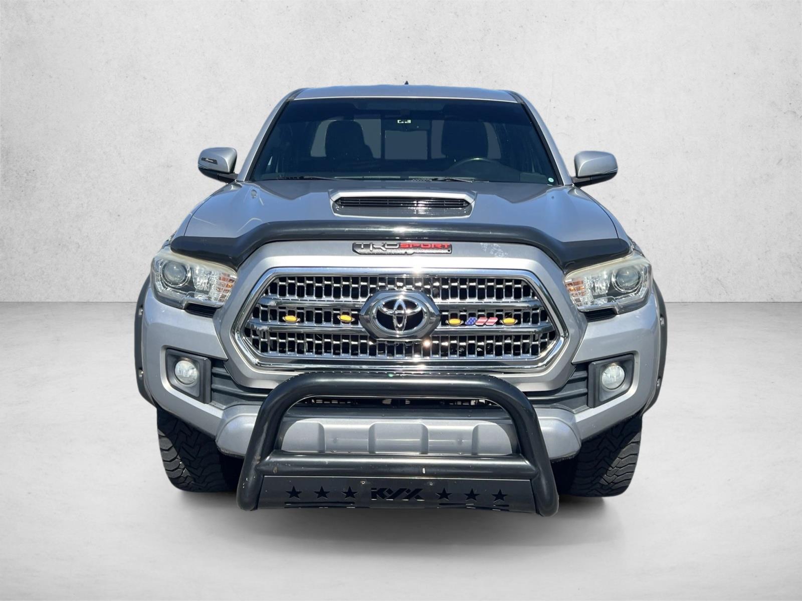 2016 Toyota Tacoma TRD Sport V6 photo 2