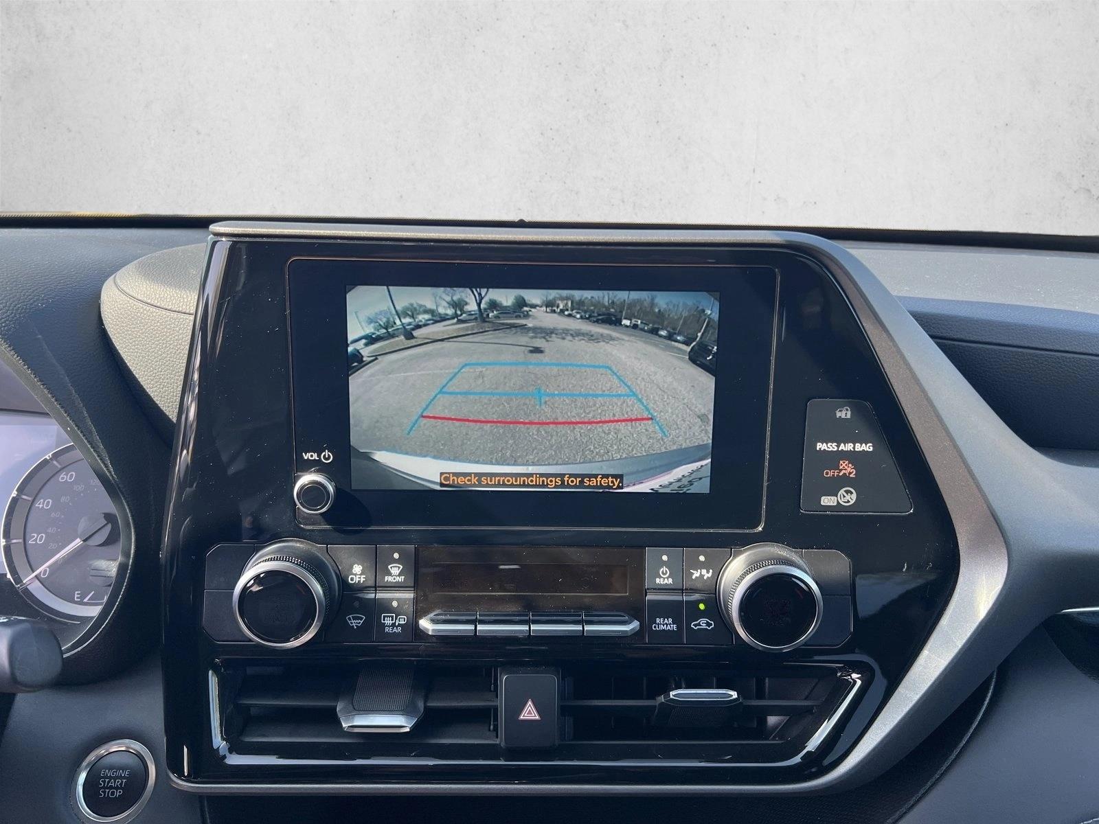 2025 Toyota Highlander LE - Photo 14