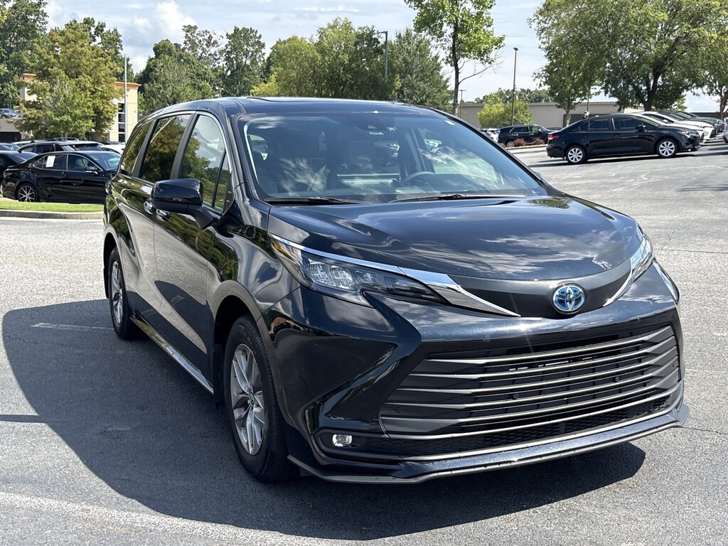 Used 2025 Toyota Sienna XLE 8 Passenger Van Passenger Van