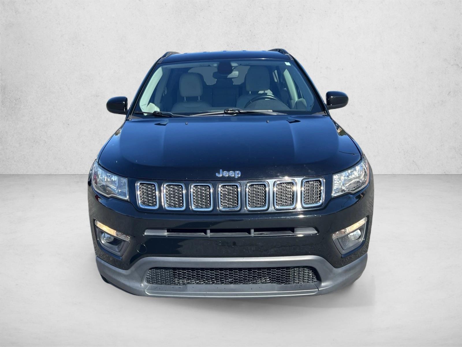 2020 Jeep Compass Latitude photo 2