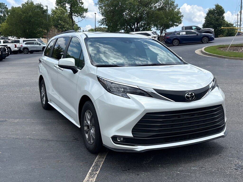 Used 2026 Toyota Sienna XLE 8 Passenger Van Passenger Van