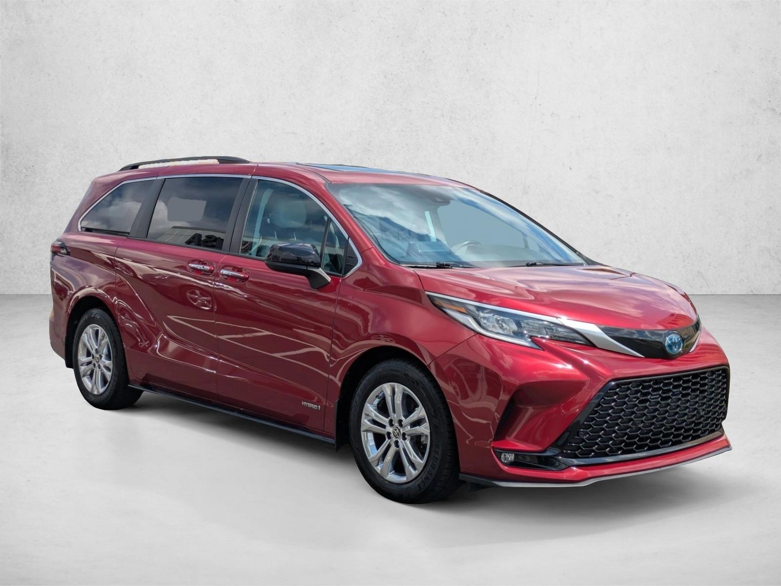2021 Toyota Sienna XSE photo 3
