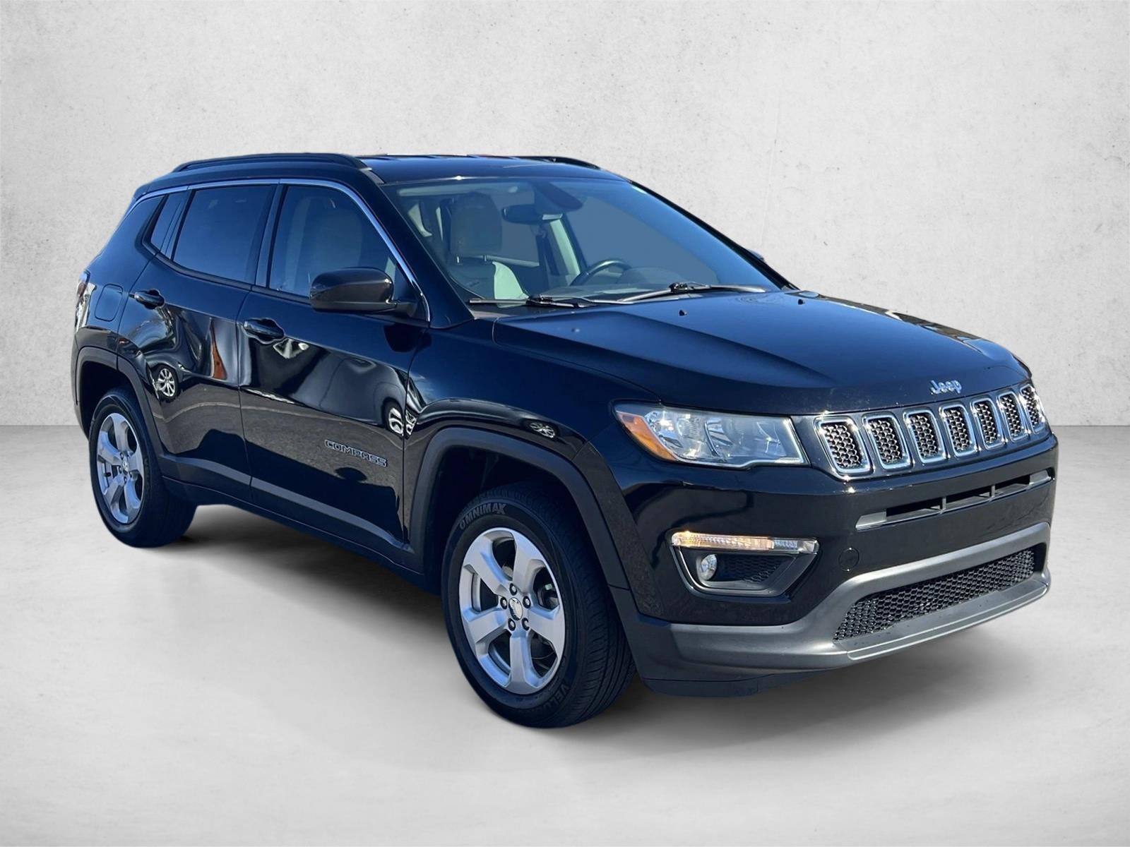 2020 Jeep Compass Latitude photo 3