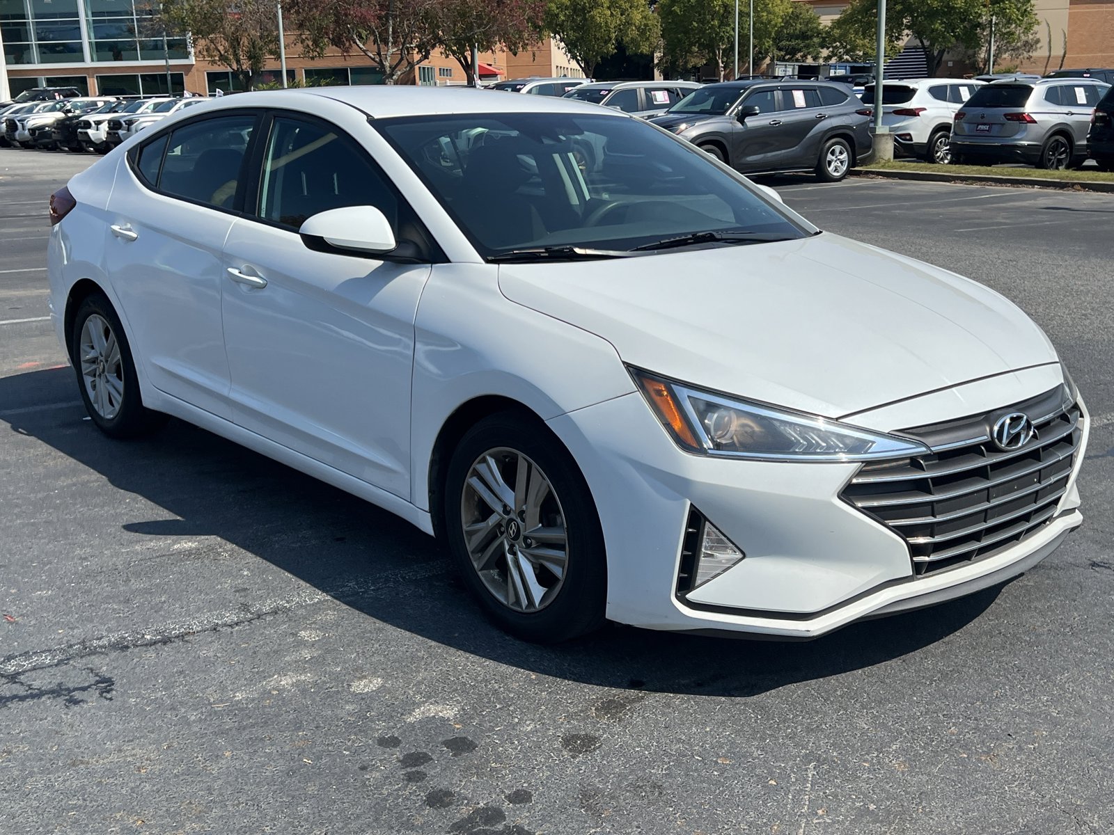 2019 Hyundai Elantra SEL photo 3