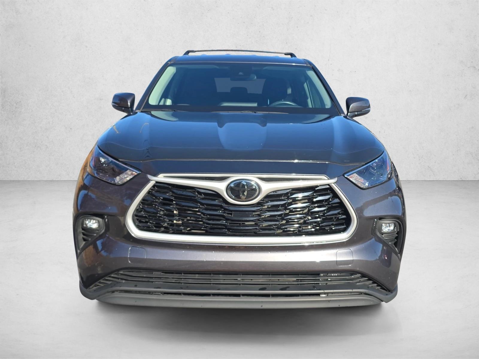 2023 Toyota Highlander LE photo 2