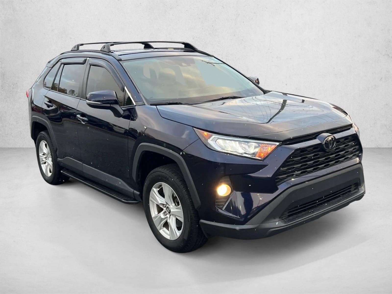 2021 Toyota RAV4 XLE photo 3