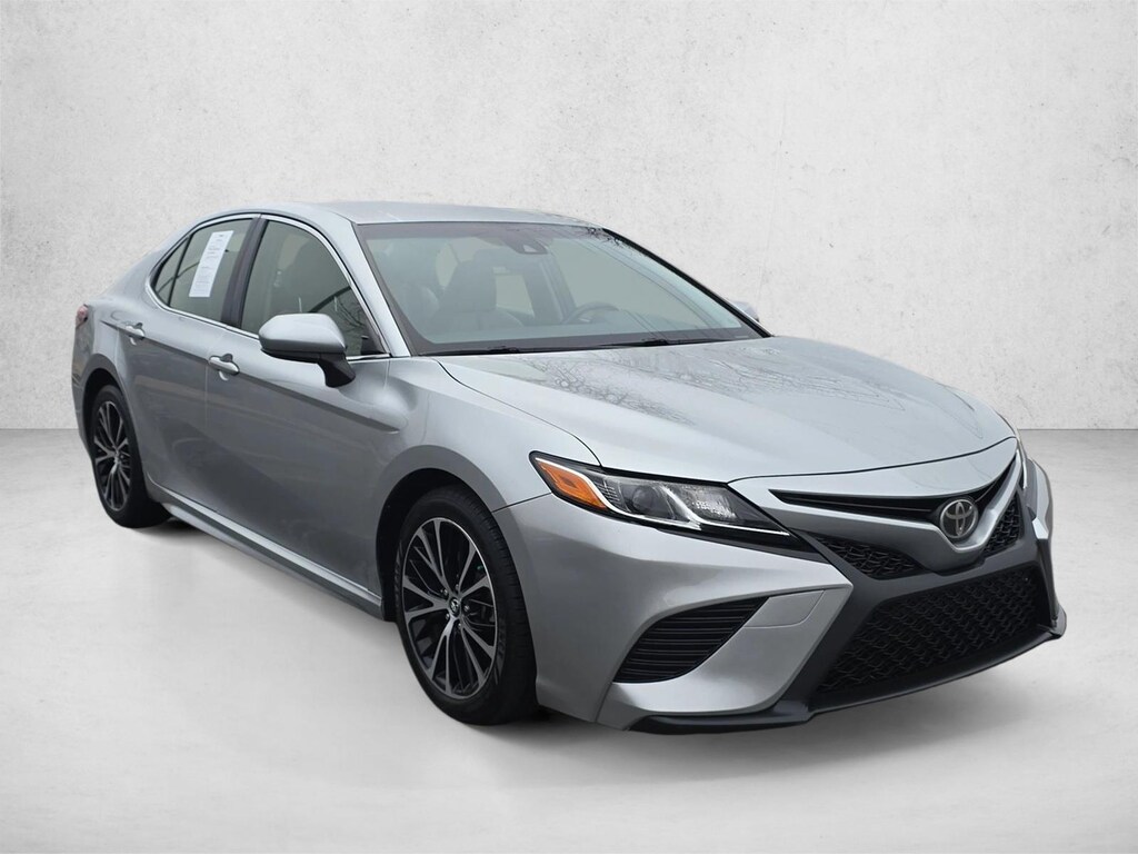 Used 2018 Toyota Camry SE Sedan