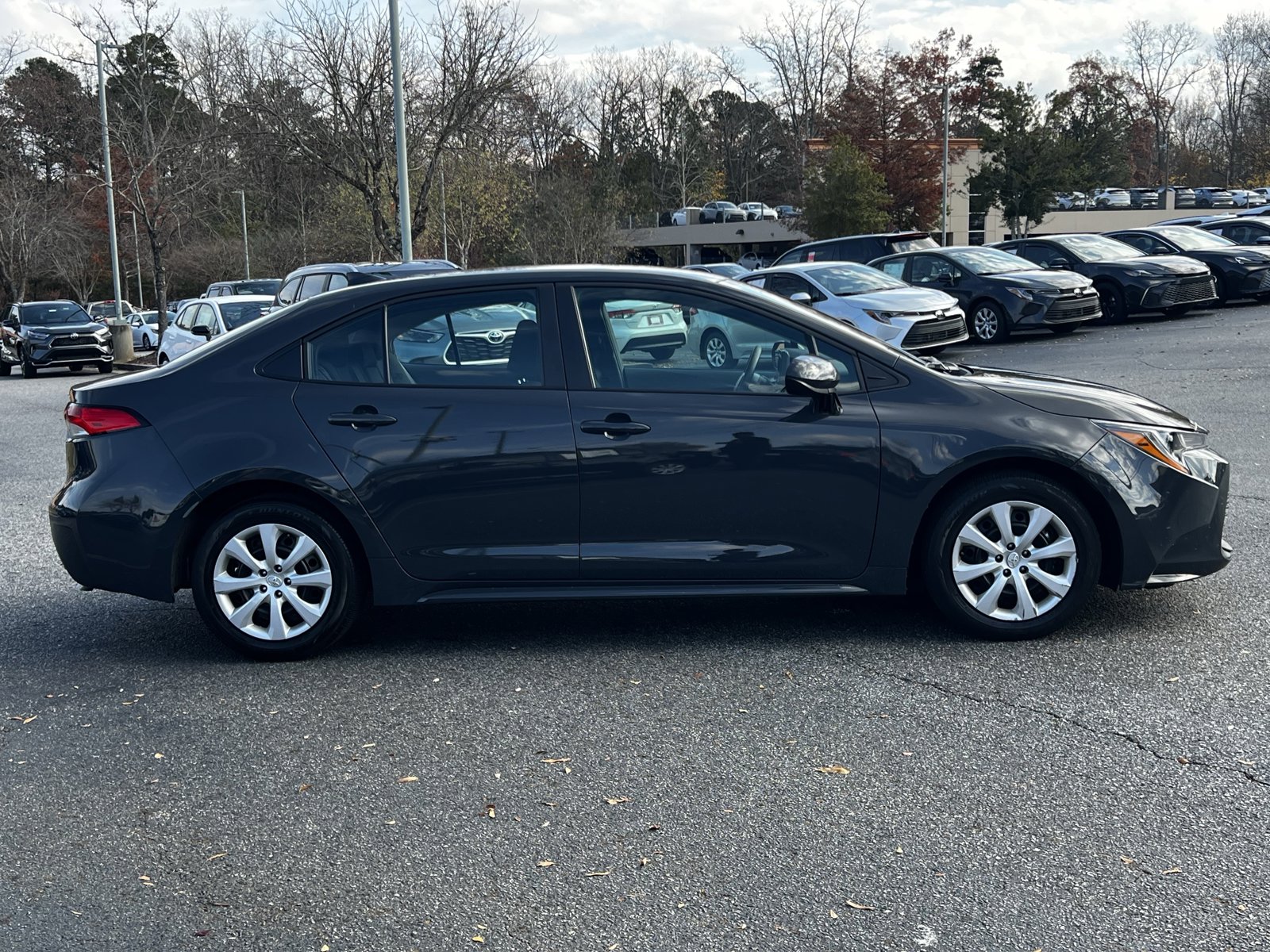 2025 Toyota Corolla LE photo 4