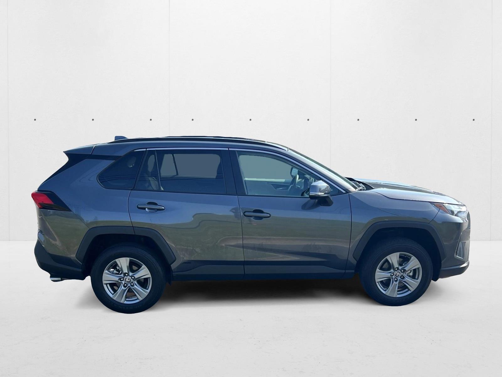 2023 Toyota RAV4 Hybrid XLE photo 4