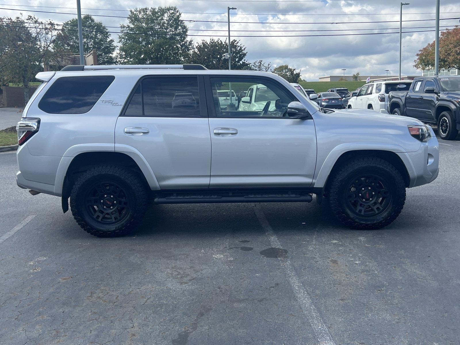 2017 Toyota 4Runner TRD Premium photo 4