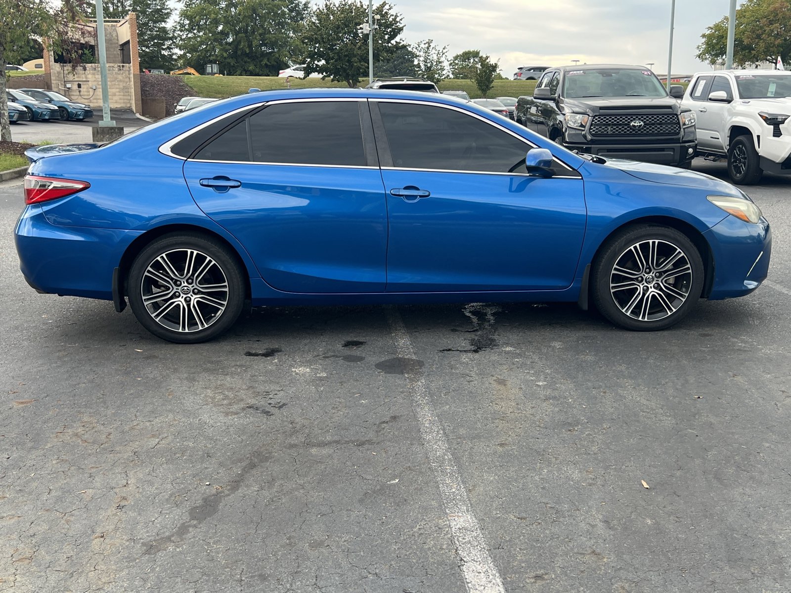 2016 Toyota Camry SE photo 4