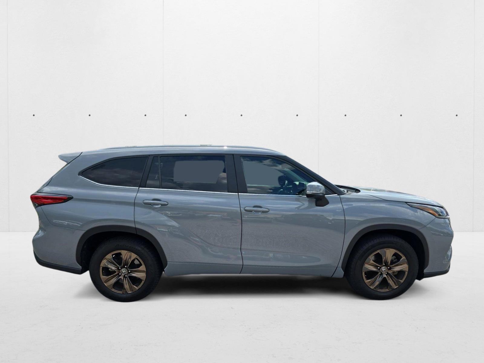 2023 Toyota Highlander Hybrid XLE Bronze Edition photo 2