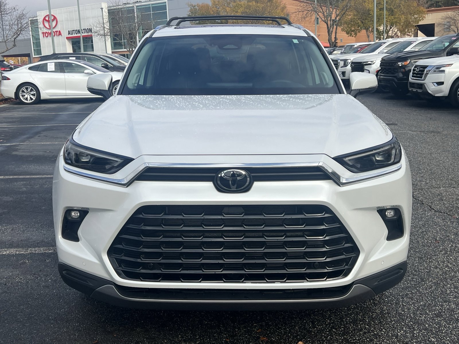 2025 Toyota Highlander Hybrid Limited photo 2