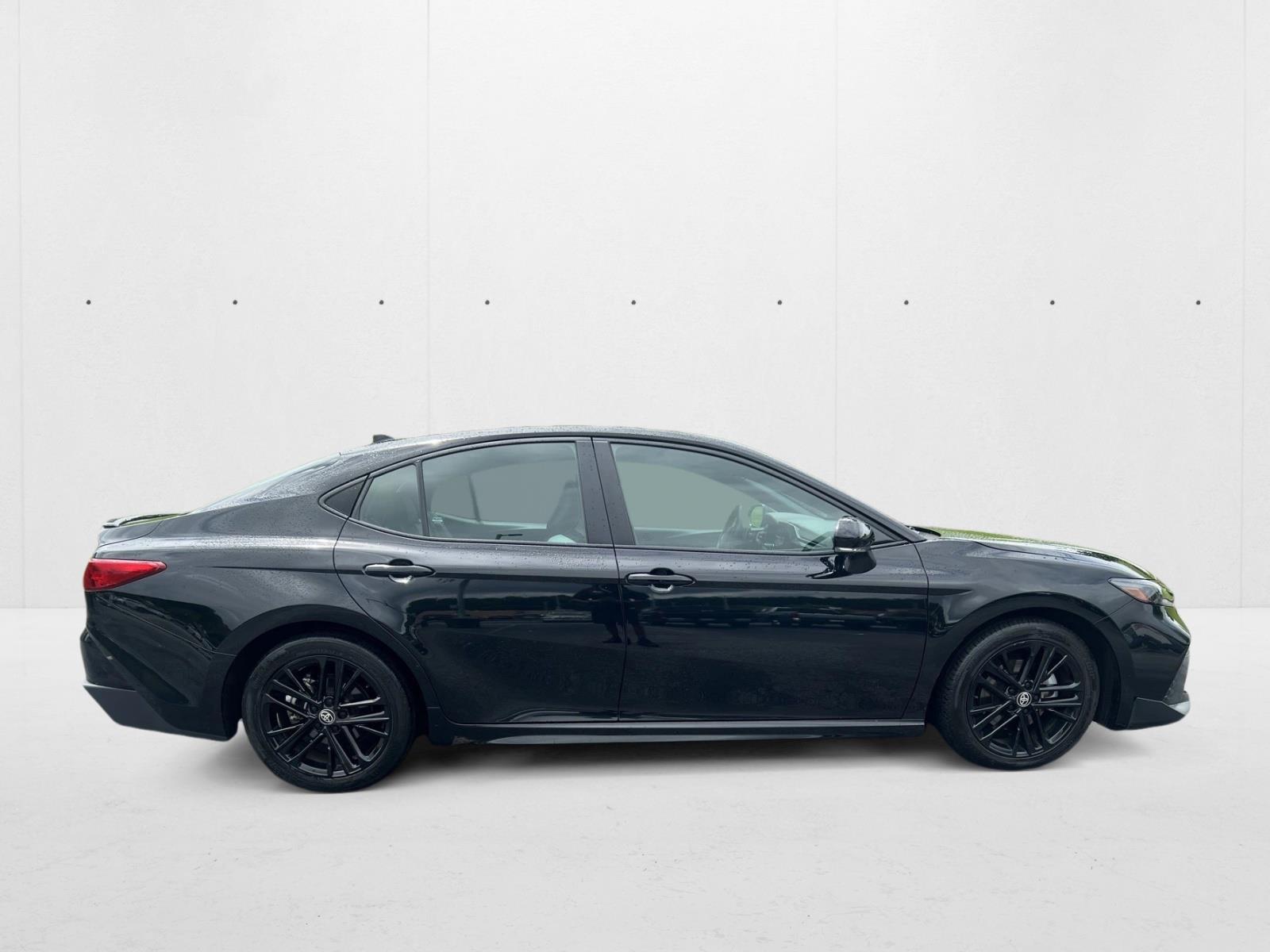 2025 Toyota Camry SE photo 4