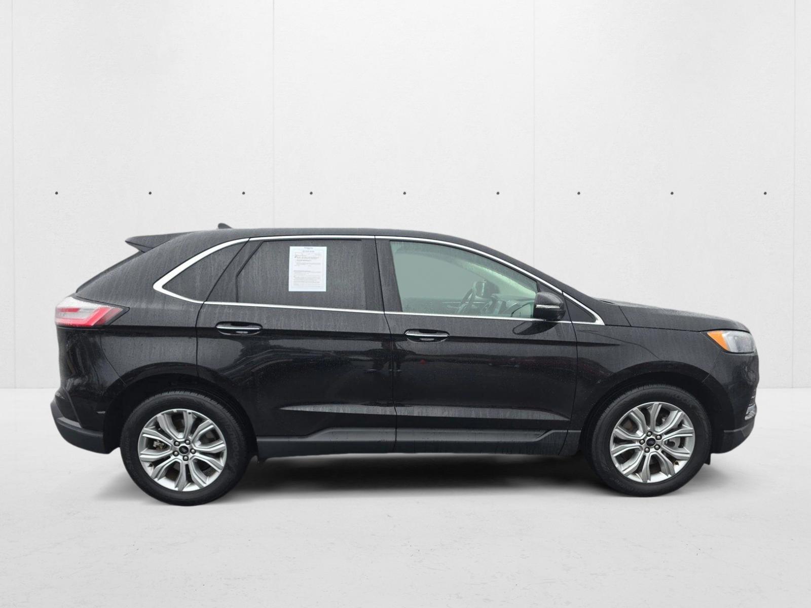 2024 Ford Edge Titanium photo 4
