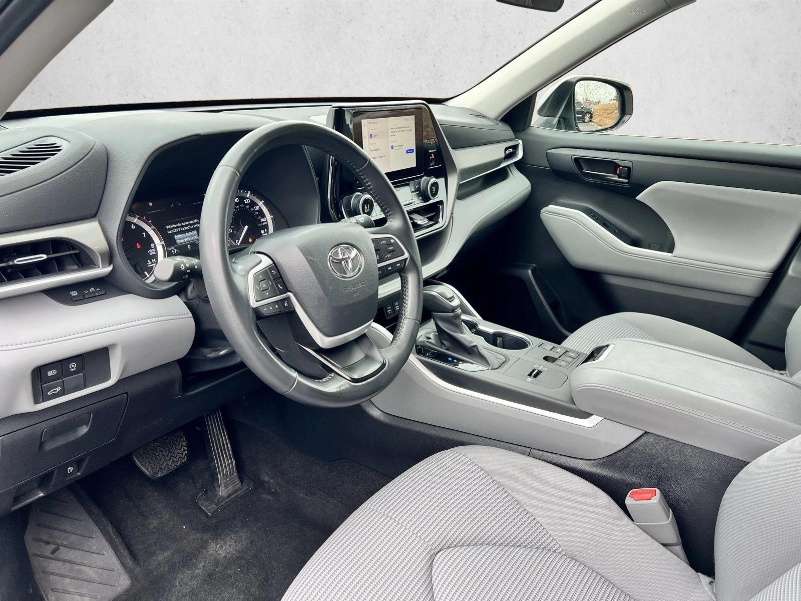 2024 Toyota Highlander LE - Photo 9