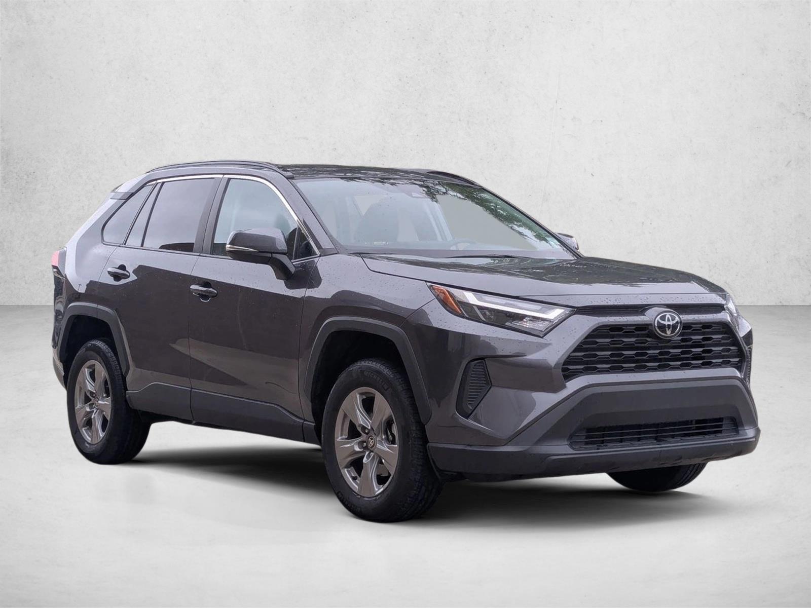 2024 Toyota RAV4 XLE photo 3
