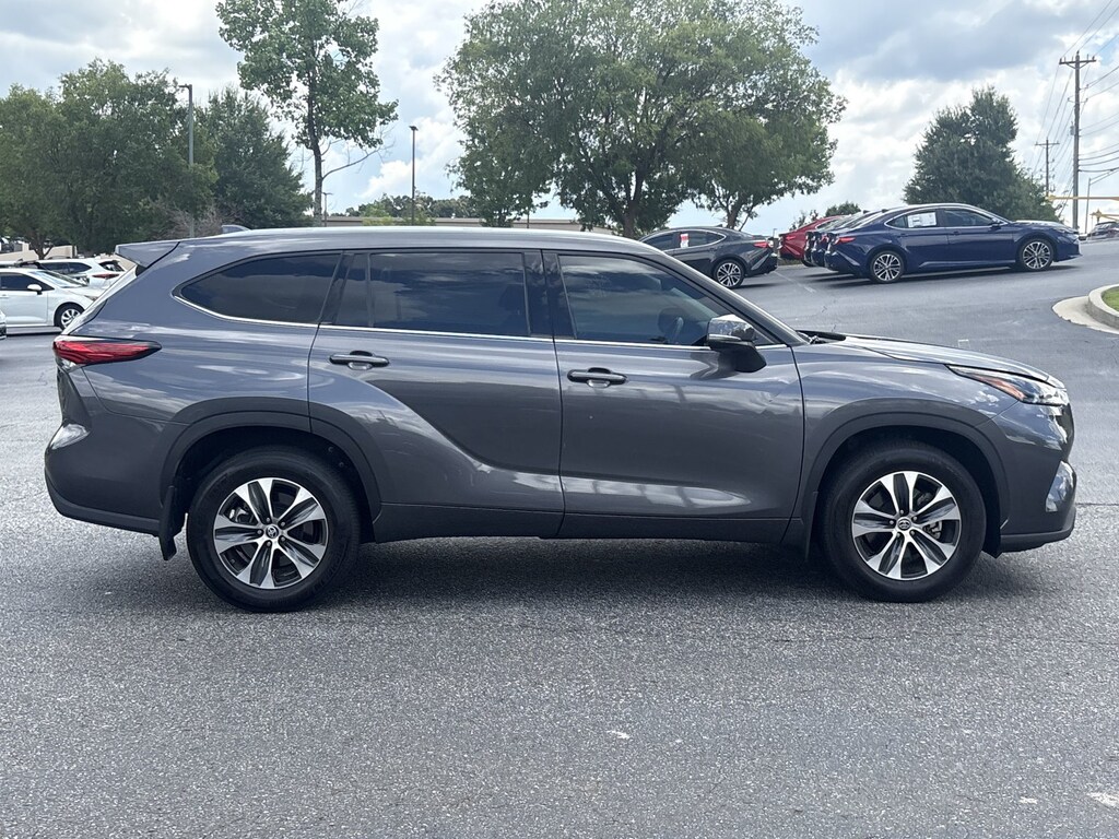 Used 2022 Toyota Highlander XLE SUV