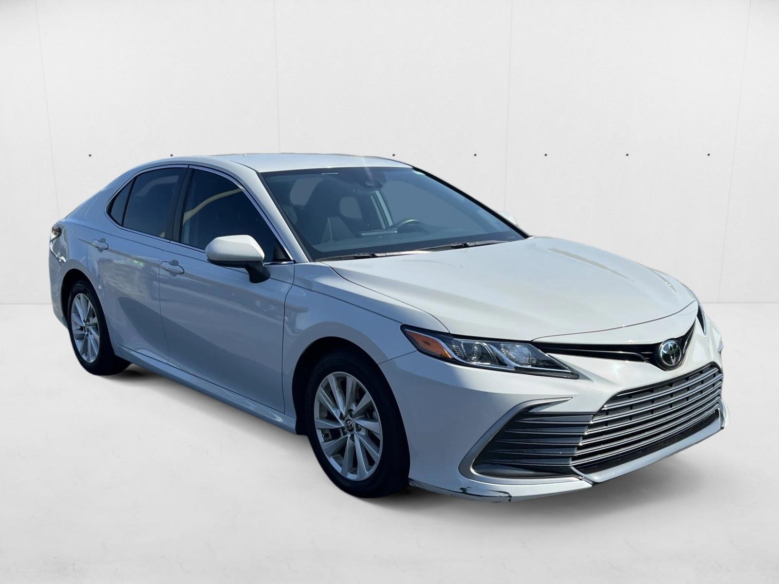 2022 Toyota Camry LE photo 3