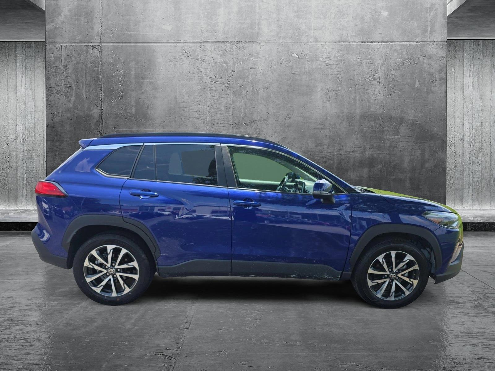 2024 Toyota Corolla Cross XLE photo 4