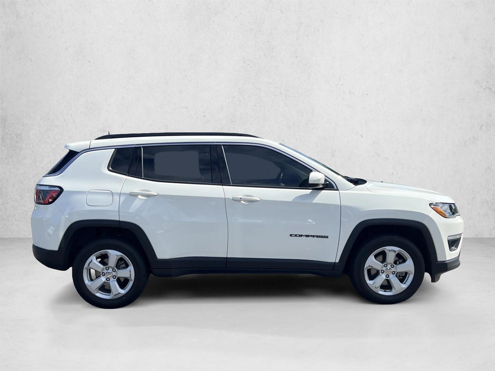 2018 Jeep Compass Latitude photo 2