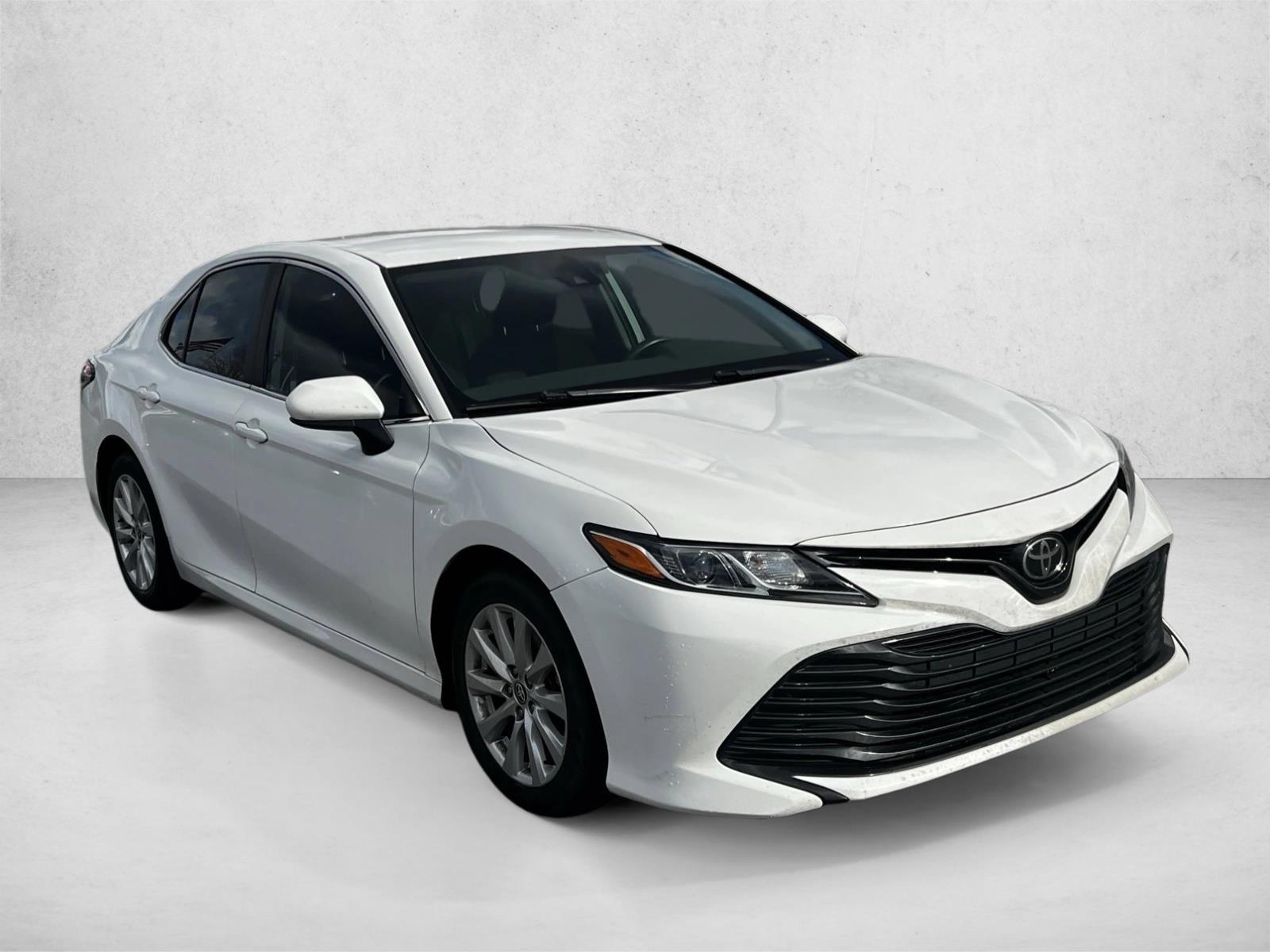 2020 Toyota Camry LE photo 2