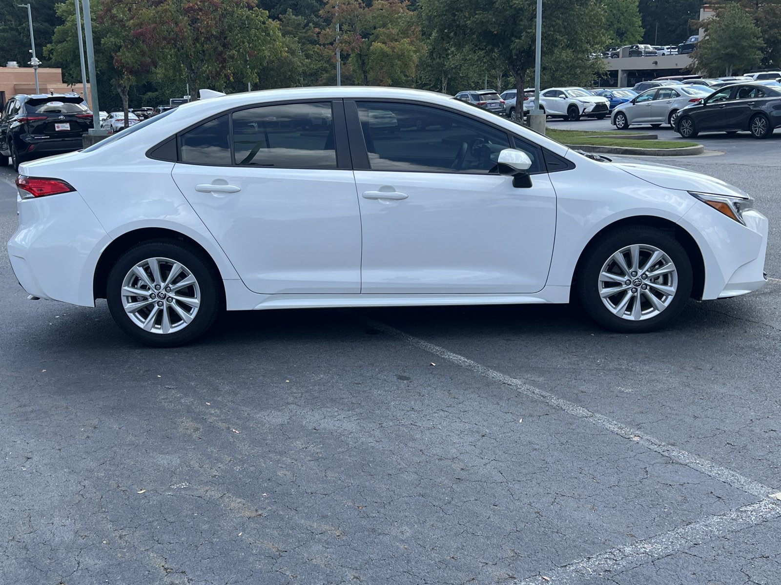 2024 Toyota Corolla Hybrid LE photo 4
