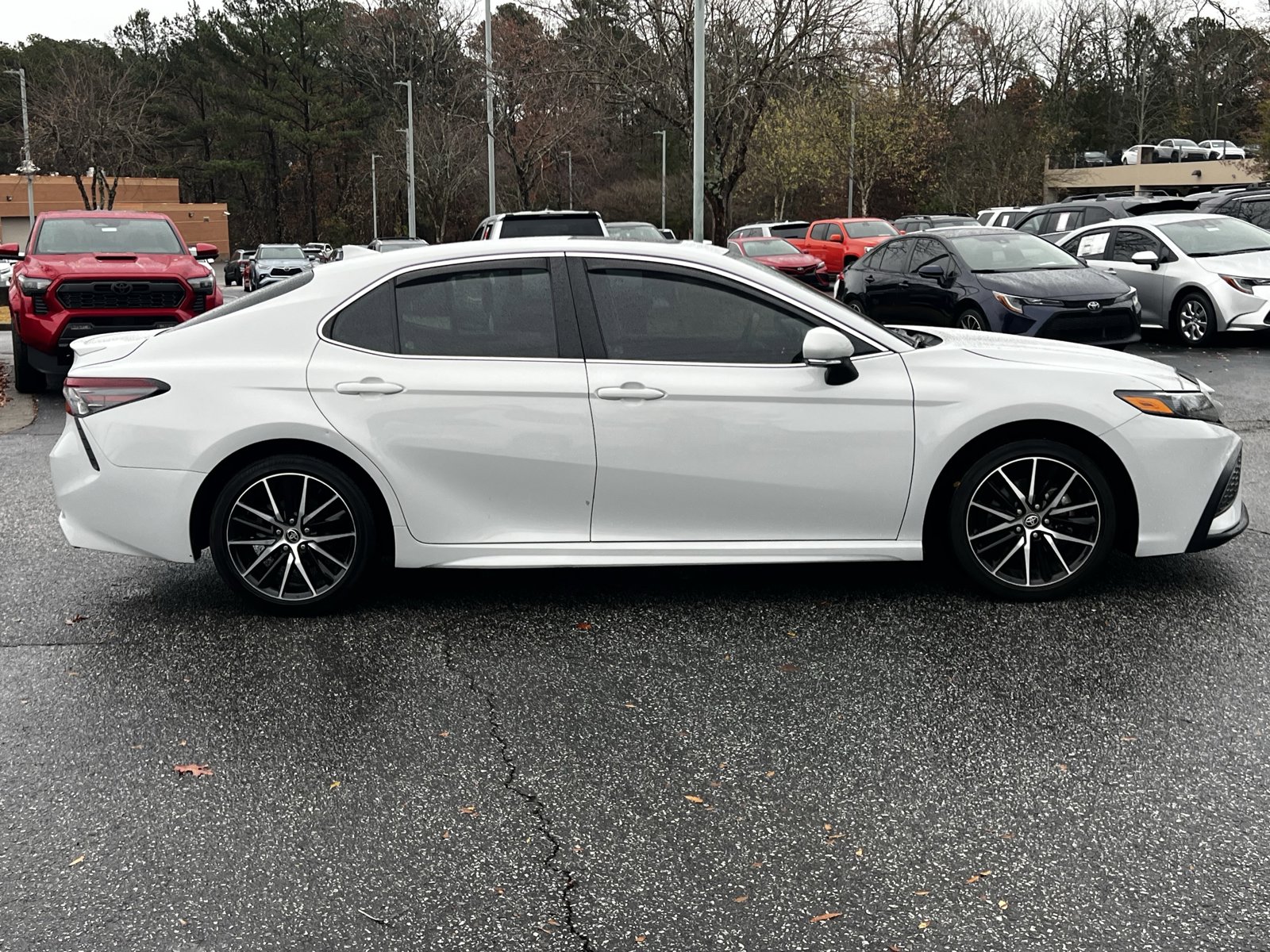 2024 Toyota Camry SE photo 4