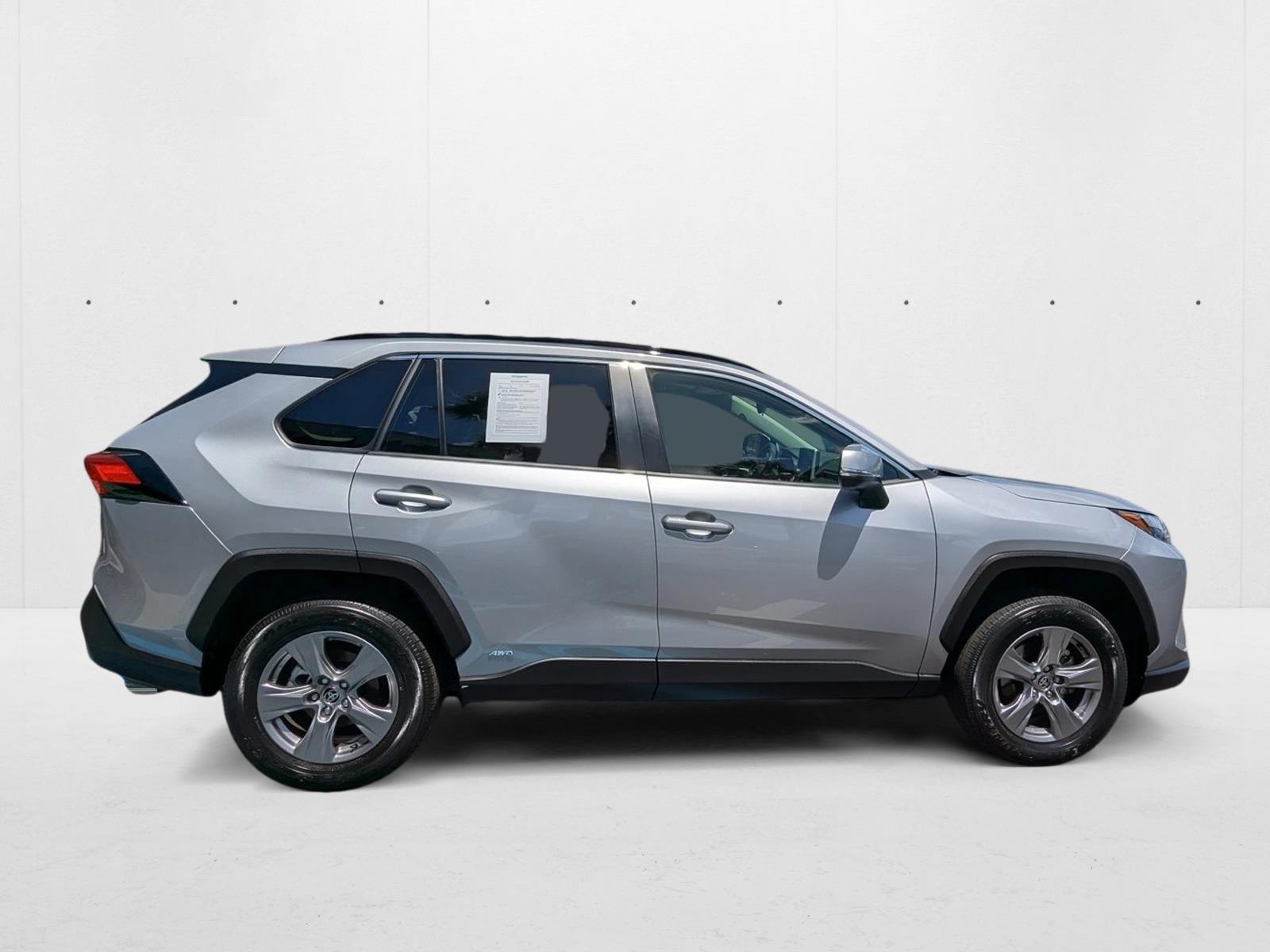 2024 Toyota RAV4 Hybrid XLE photo 4