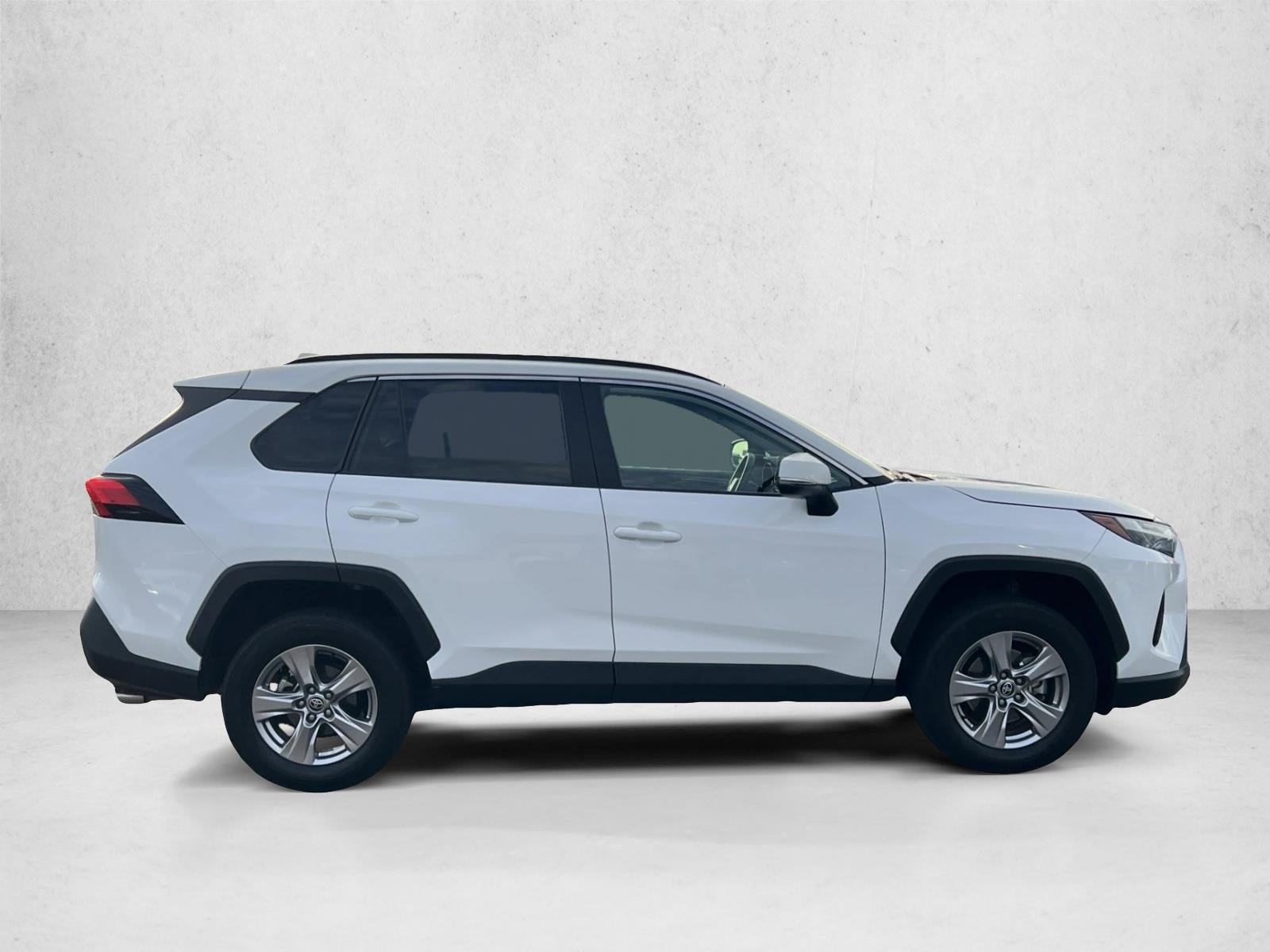 2023 Toyota RAV4 XLE photo 4