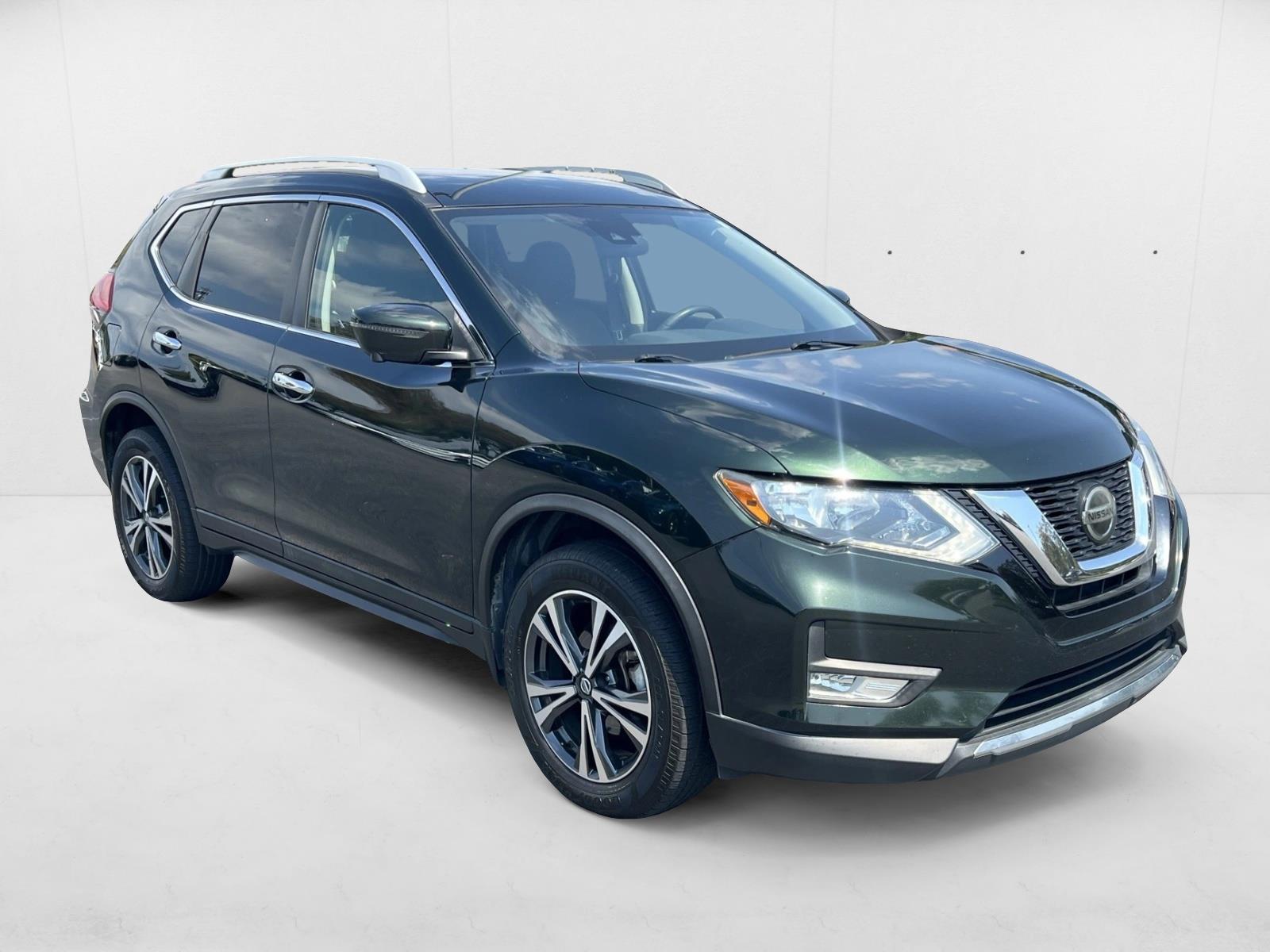 2019 Nissan Rogue SV photo 3