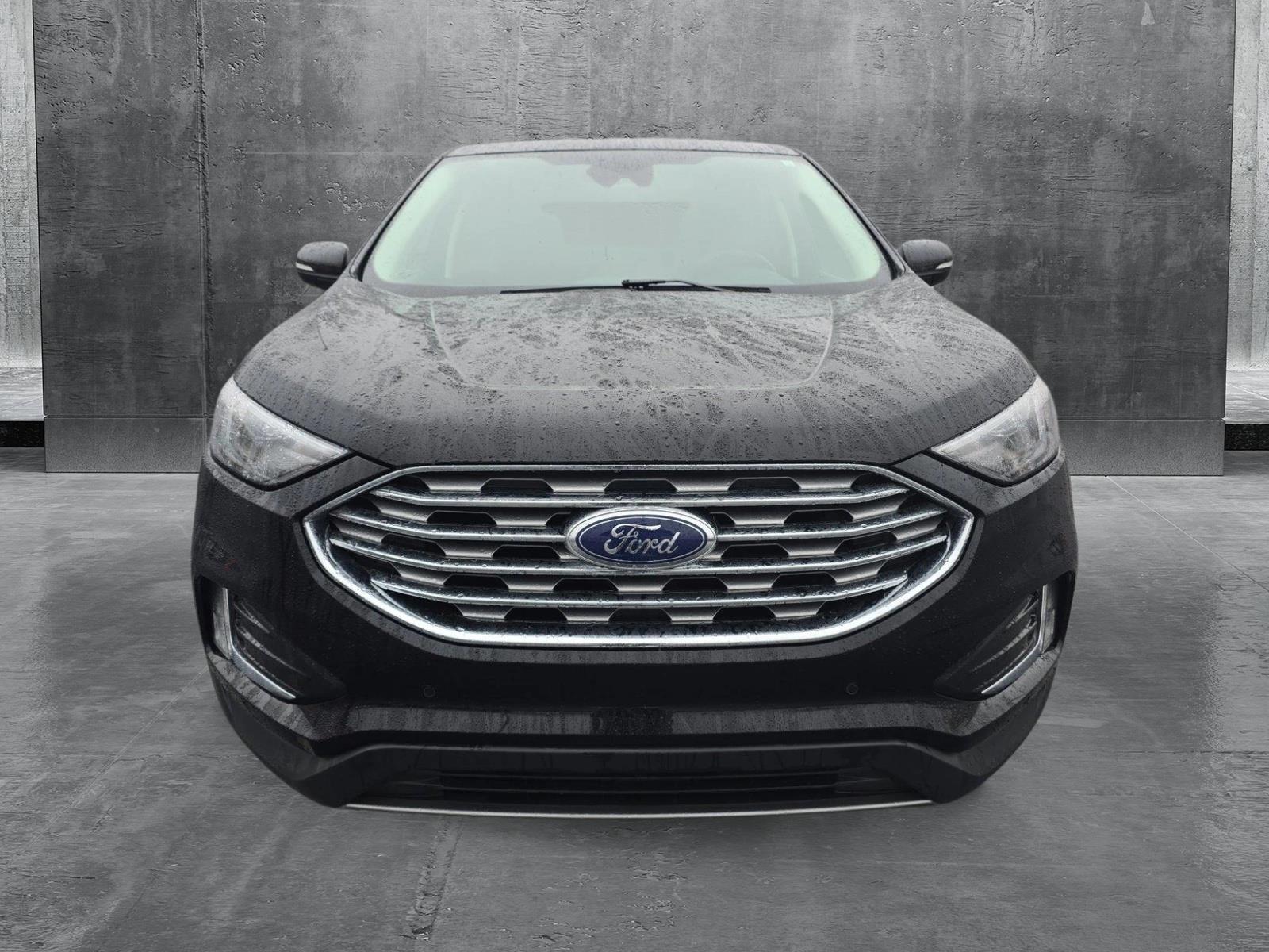 2024 Ford Edge Titanium photo 2