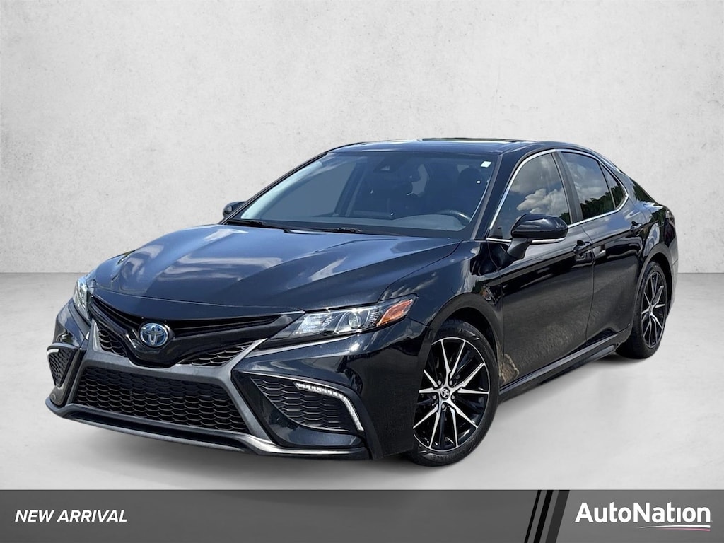 Used 2022 Toyota Camry Hybrid SE Sedan