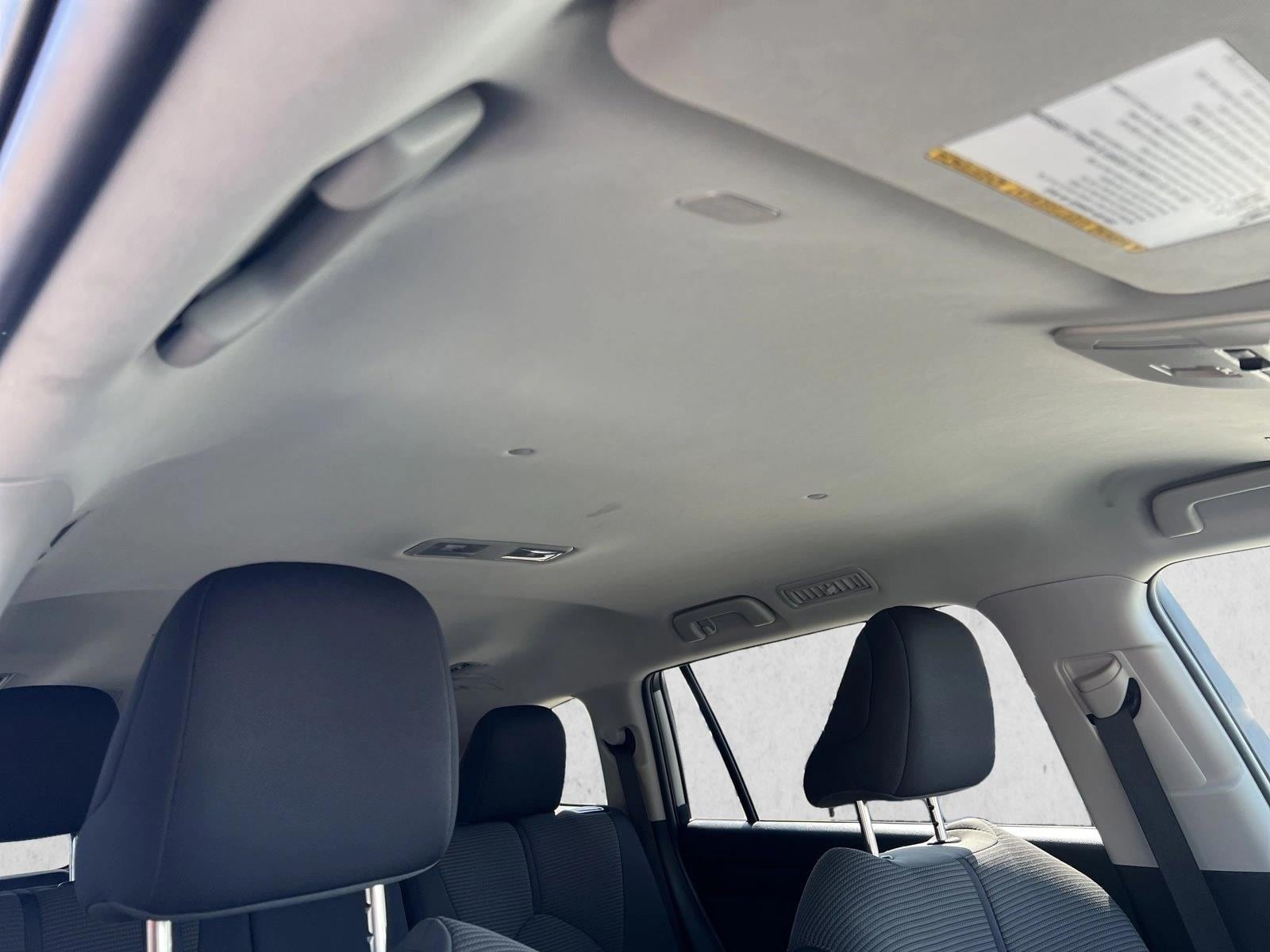 2025 Toyota Highlander LE - Photo 25