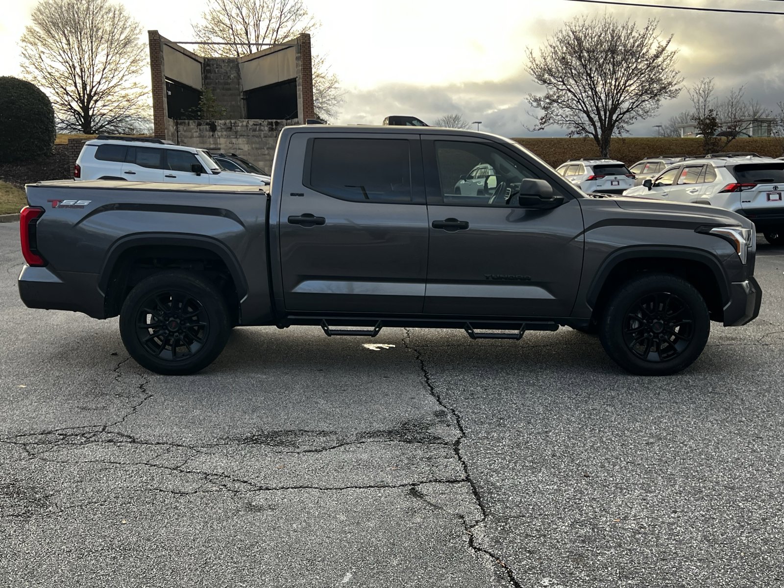 2023 Toyota Tundra SR5 CrewMax photo 2